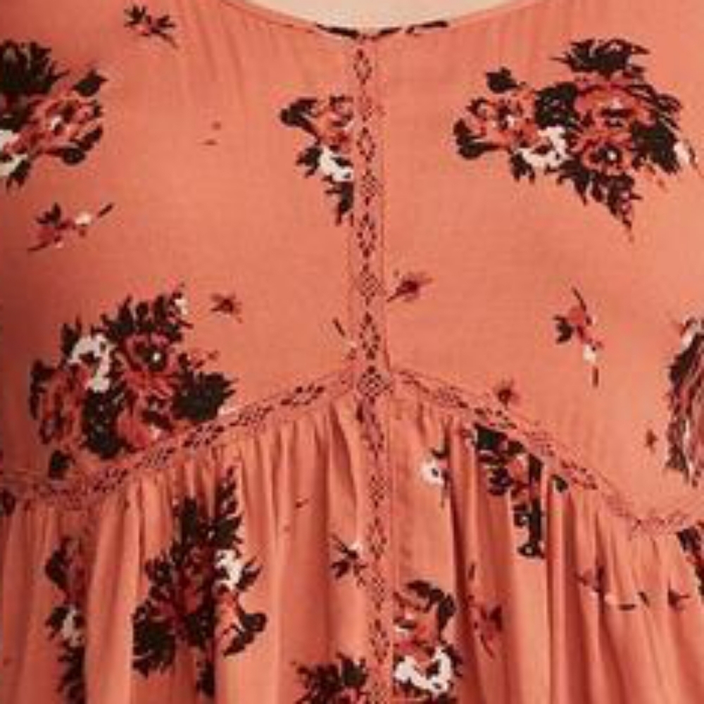 Torrid Floral Print Challis Lace Inset Tank Top. Size 1 - Picture 8 of 12